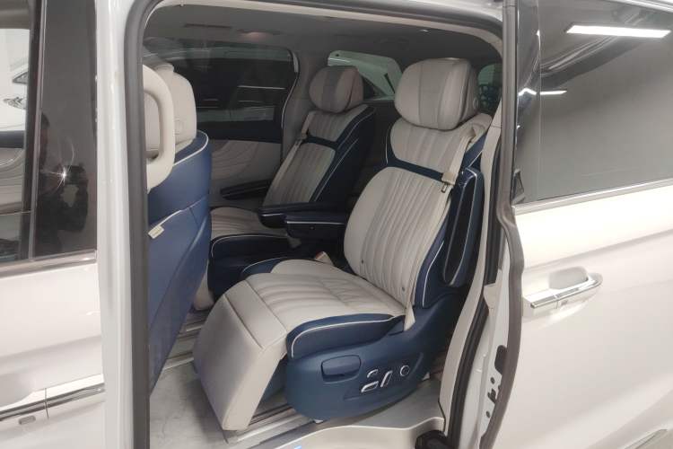 Used Roewe iMAX8 2021 400TGI Supreme Series Ultimate Edition Left Rear Seat