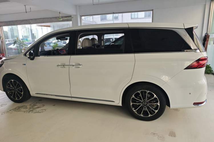 Used Roewe iMAX8 2021 400TGI Supreme Series Ultimate Edition Left Side
