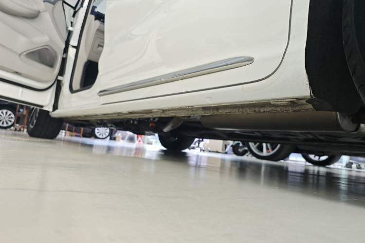 Used Roewe iMAX8 2021 400TGI Supreme Series Ultimate Edition Left Side Sill