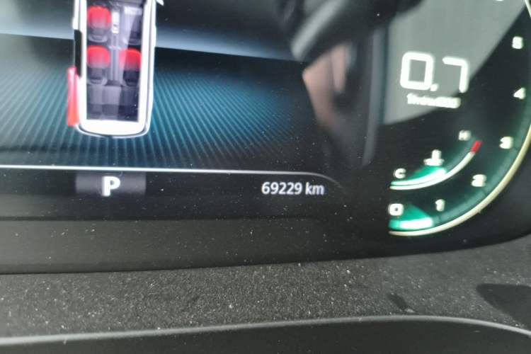 Used Roewe iMAX8 2021 400TGI Supreme Series Prestige Edition Odometer Close Up
