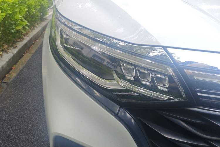 Used Roewe iMAX8 2021 400TGI Supreme Series Ultimate Edition Right Front Headlight