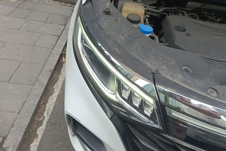Used Roewe iMAX8 2021 400TGI Supreme Series Prestige Edition Right Front Headlight