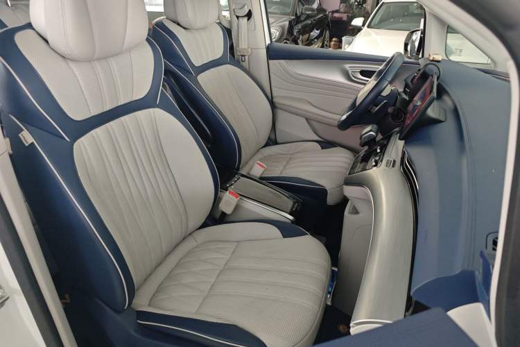 Used Roewe iMAX8 2021 400TGI Supreme Series Ultimate Edition Right Front Seat