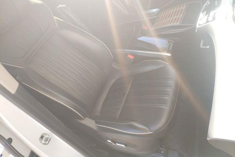 Used Roewe iMAX8 2021 400TGI Supreme Series Lu Zun Edition Right Front Seat