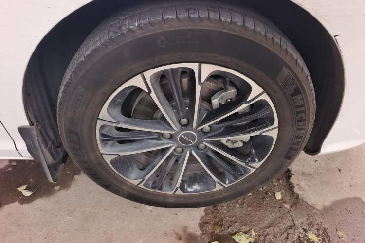 Used Roewe iMAX8 2021 400TGI Supreme Series Prestige Edition Right Front Wheel Hub
