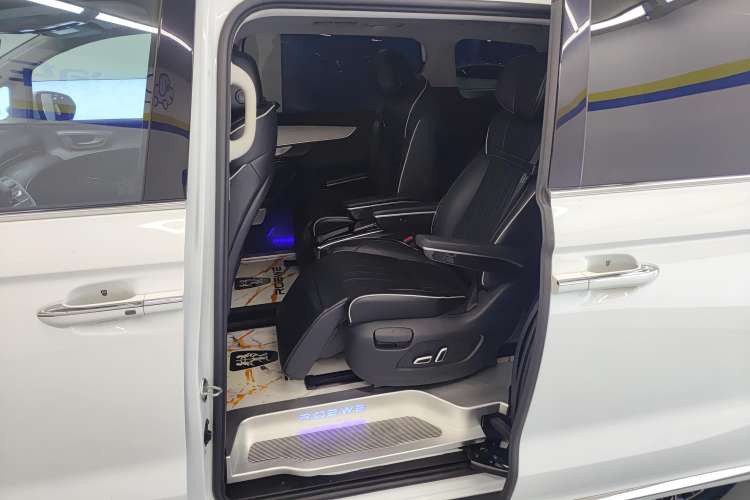 Used Roewe iMAX8 2021 400TGI Supreme Series Lu Zun Edition Right Rear Seat