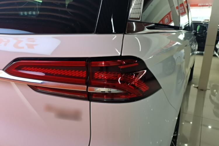 Used Roewe iMAX8 2021 400TGI Supreme Series Lu Zun Edition Right Rear Taillight