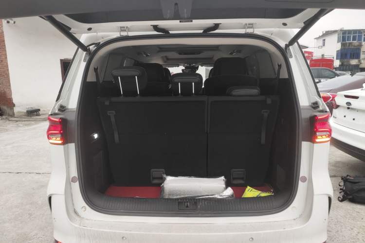 Used Roewe iMAX8 2021 400TGI Supreme Series Prestige Edition Trunk