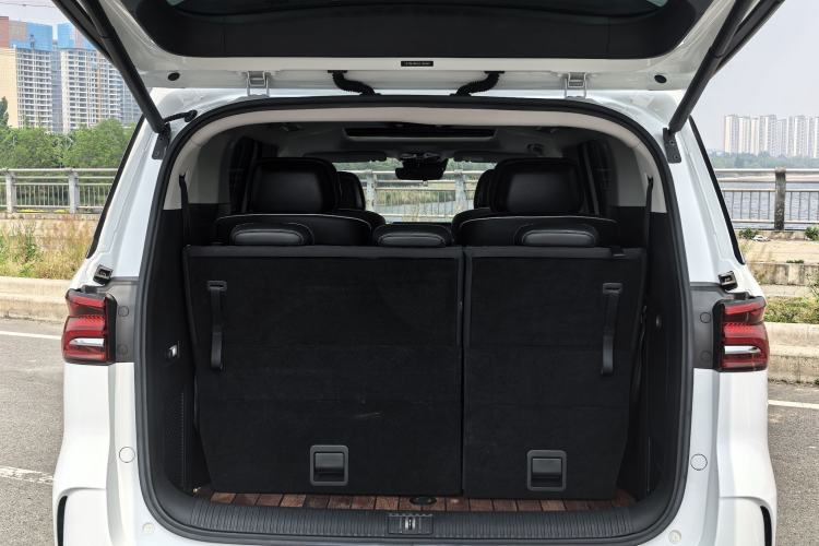 Used Roewe iMAX8 2021 400TGI Supreme Series Prestige Edition Trunk