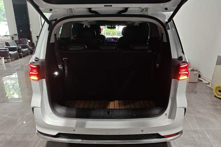 Used Roewe iMAX8 2021 400TGI Supreme Series Lu Zun Edition Trunk
