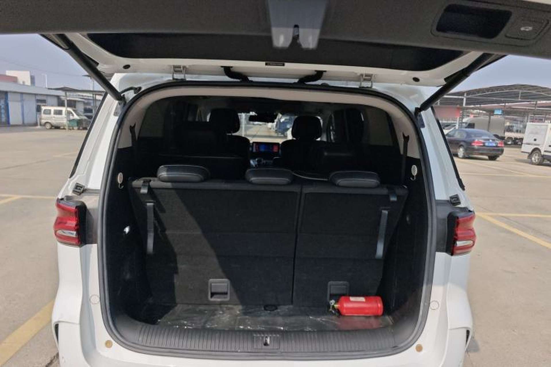 Used Roewe iMAX8 2021 400TGI Supreme Series Prestige Edition Trunk