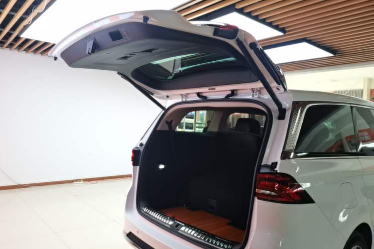 Used Roewe iMAX8 2021 400TGI Supreme Series Lu Zun Edition Trunk
