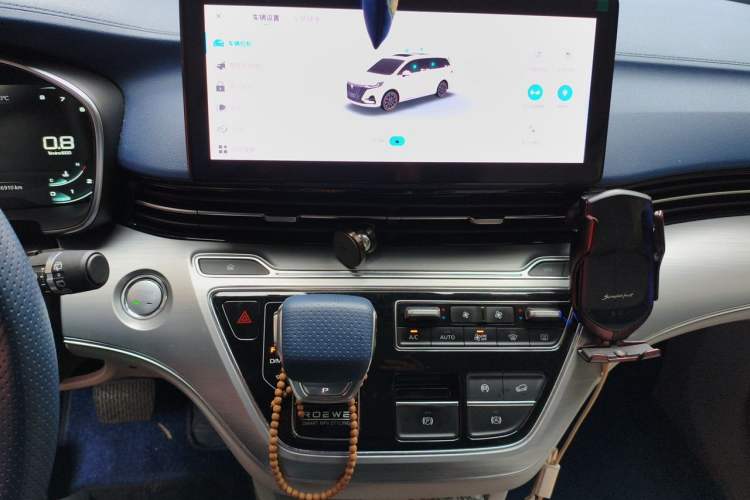Used Roewe iMAX8 2022 400TGI Prestige Edition Audio And AC Panel