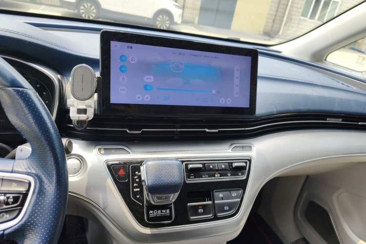 Used Roewe iMAX8 2022 400TGI Prestige Edition Audio And AC Panel