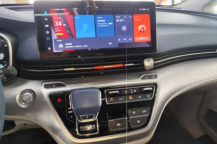Used Roewe iMAX8 2022 400TGI Prestige Edition Audio And AC Panel