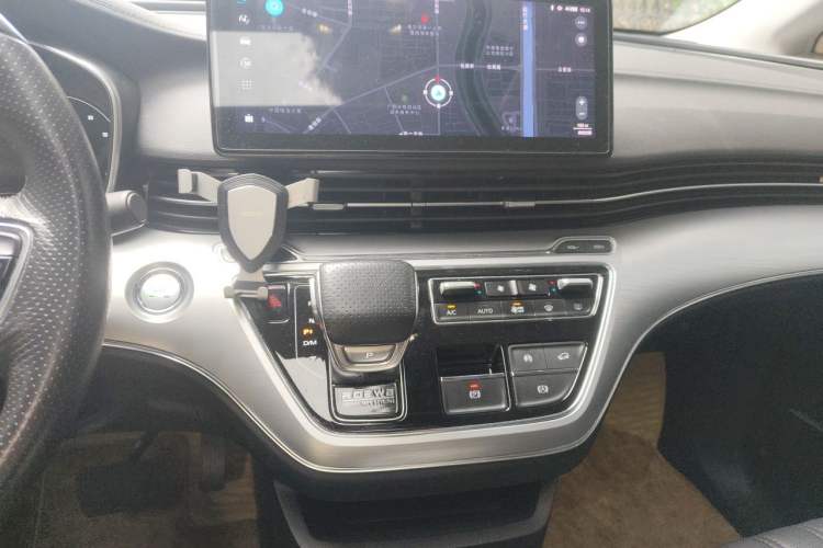 Used Roewe iMAX8 2022 400TGI Celebration Edition Audio And AC Panel