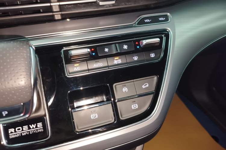 Used Roewe iMAX8 2022 400TGI Celebration Edition Audio And AC Panel
