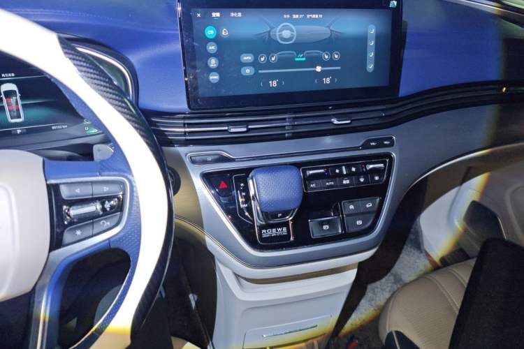 Used Roewe iMAX8 2022 400TGI Prestige Edition Audio And AC Panel