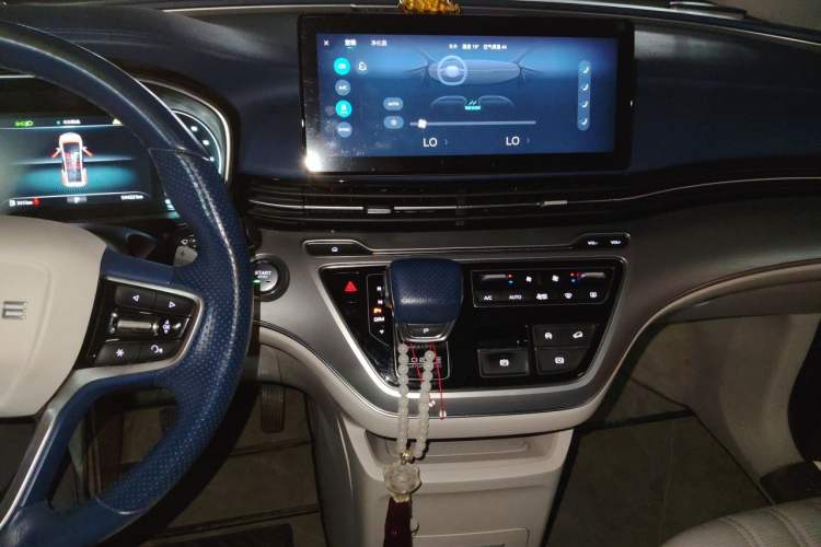 Used Roewe iMAX8 2022 400TGI Celebration Edition Audio And AC Panel