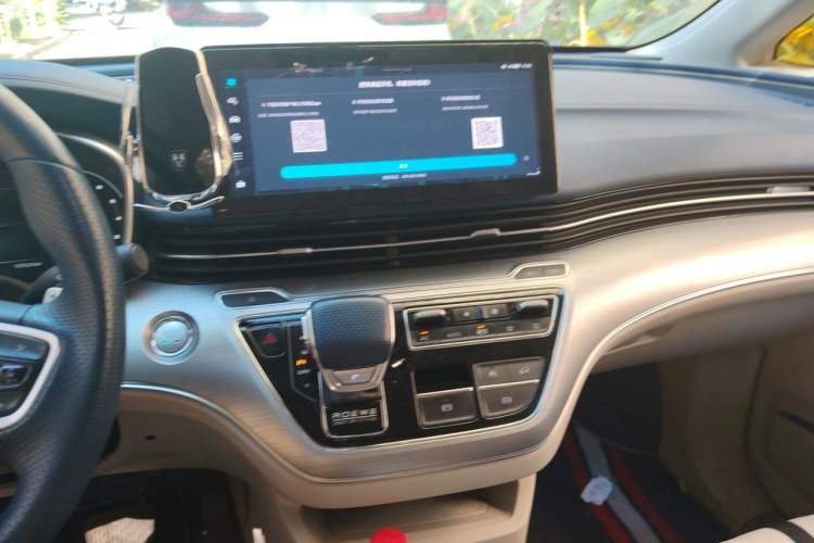 Used Roewe iMAX8 2022 400TGI Celebration Edition Audio And AC Panel