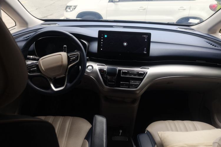 Used Roewe iMAX8 2022 400TGI Prestige Edition Center Console