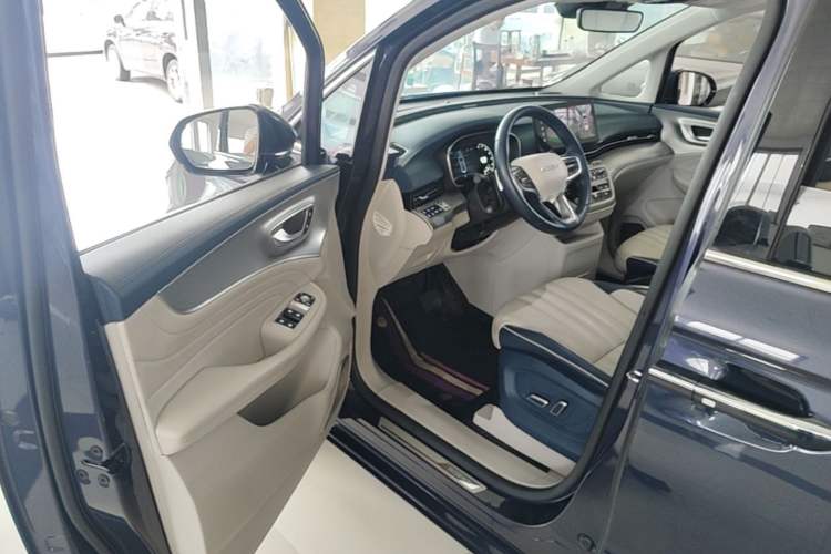 Used Roewe iMAX8 2022 400TGI Prestige Edition Driver Seat