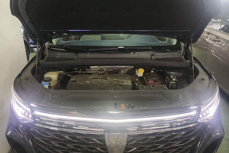 Used Roewe iMAX8 2022 400TGI Prestige Edition Engine Bay