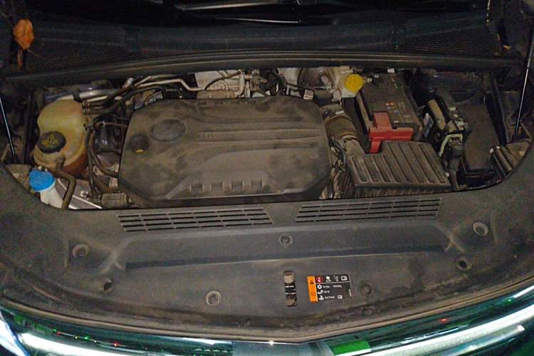 Used Roewe iMAX8 2022 400TGI Prestige Edition Engine Bay