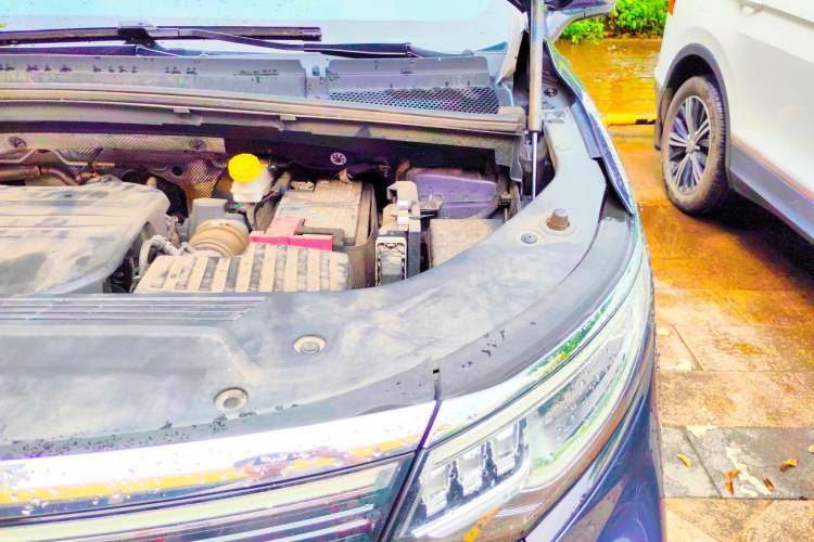 Used Roewe iMAX8 2022 400TGI Celebration Edition Engine Bay Left