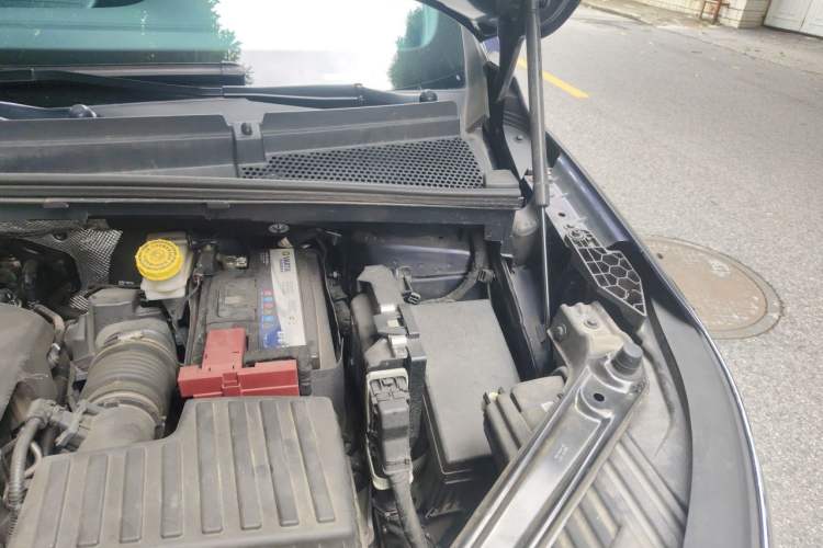 Used Roewe iMAX8 2022 400TGI Celebration Edition Engine Bay Left