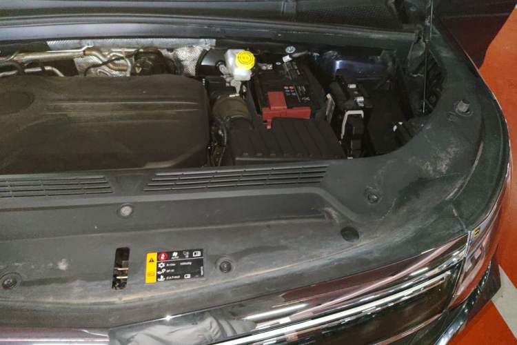 Used Roewe iMAX8 2022 400TGI Celebration Edition Engine Bay Left
