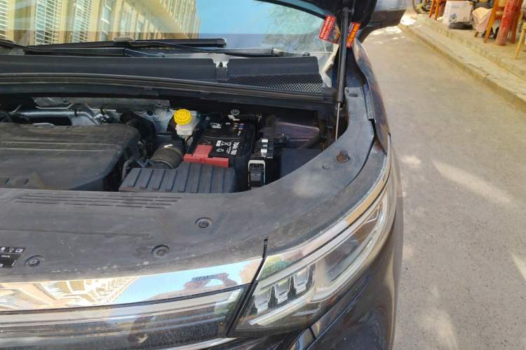 Used Roewe iMAX8 2022 400TGI Celebration Edition Engine Bay Left