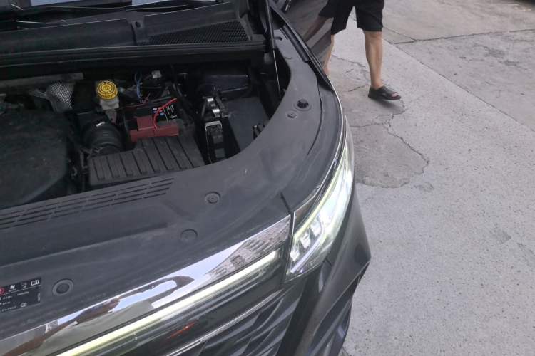 Used Roewe iMAX8 2022 400TGI Flagship Edition Engine Bay Left