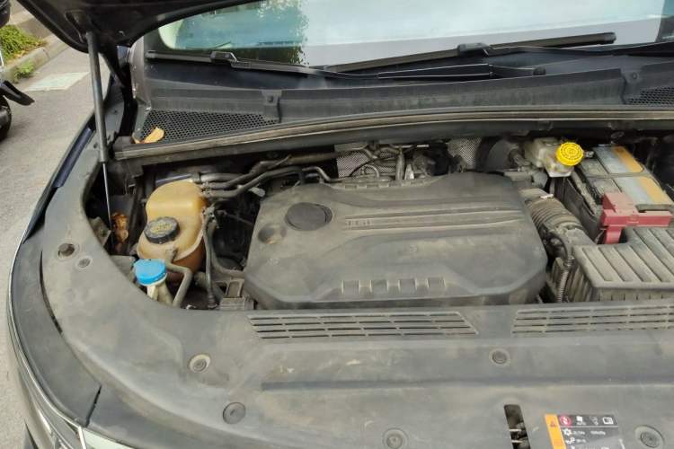 Used Roewe iMAX8 2022 400TGI Prestige Edition Engine Bay Right