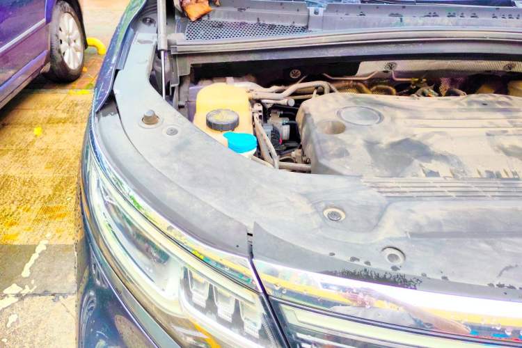 Used Roewe iMAX8 2022 400TGI Celebration Edition Engine Bay Right