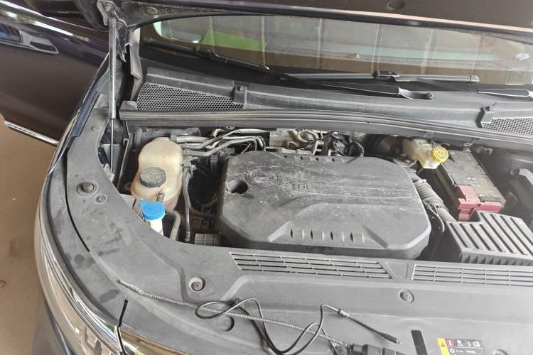 Used Roewe iMAX8 2022 400TGI Celebration Edition Engine Bay Right