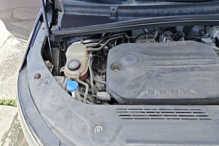 Used Roewe iMAX8 2022 400TGI Celebration Edition Engine Bay Right