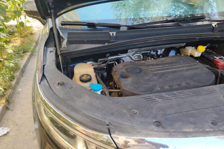 Used Roewe iMAX8 2022 400TGI Celebration Edition Engine Bay Right