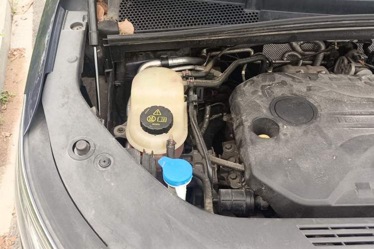 Used Roewe iMAX8 2022 400TGI Celebration Edition Engine Bay Right