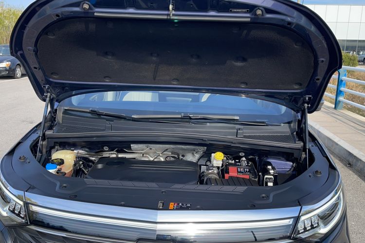 Used Roewe iMAX8 2022 400TGI Prestige Edition Engine Bay