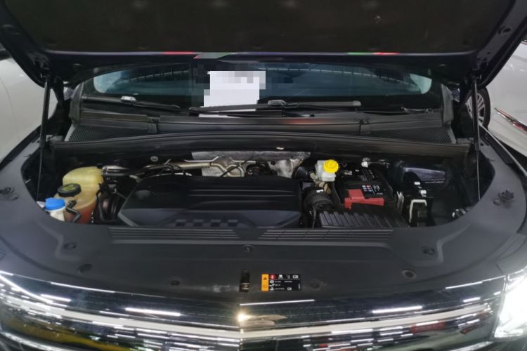 Used Roewe iMAX8 2022 Model 400TGI Exclusive Version for Key Accounts Engine Bay