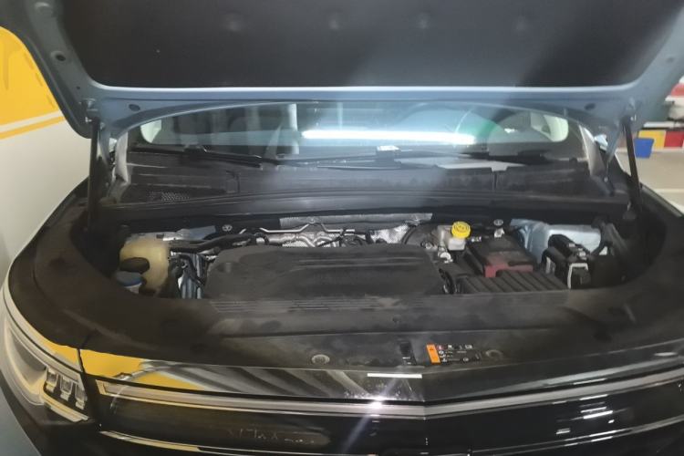 Used Roewe iMAX8 2022 400TGI Prestige Edition Engine Bay