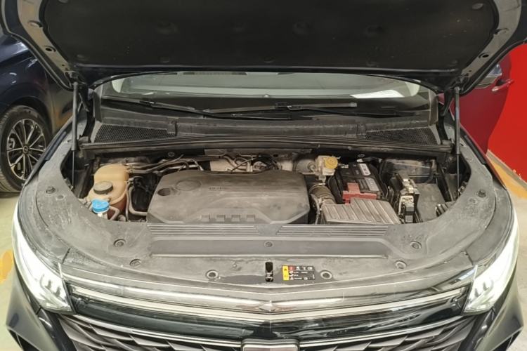 Used Roewe iMAX8 2022 Model 400TGI Exclusive Version for Key Accounts Engine Bay