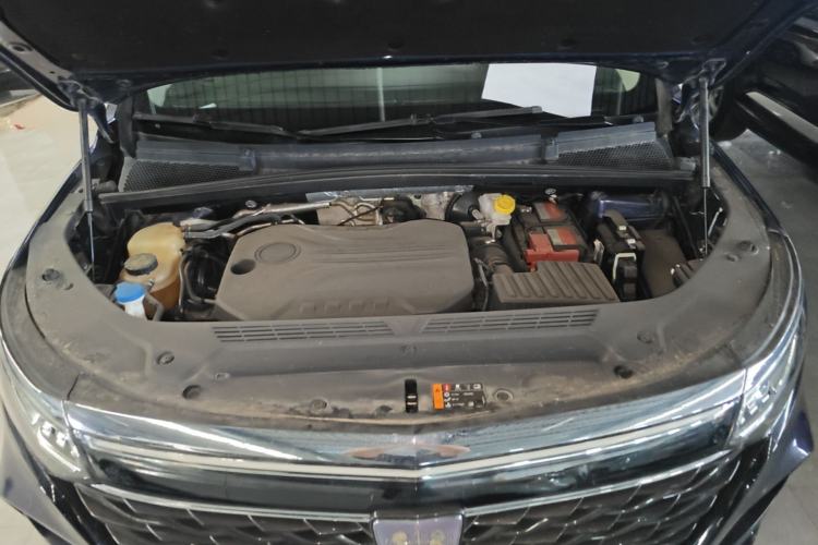 Used Roewe iMAX8 2022 Model 400TGI Exclusive Version for Key Accounts Engine Bay