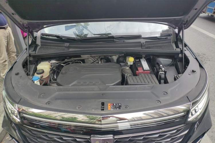 Used Roewe iMAX8 2022 400TGI Prestige Edition Engine Bay