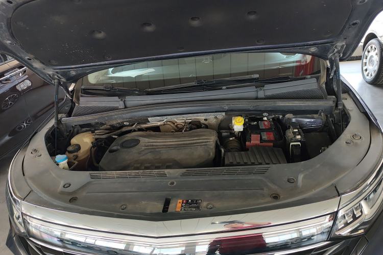 Used Roewe iMAX8  Engine Bay