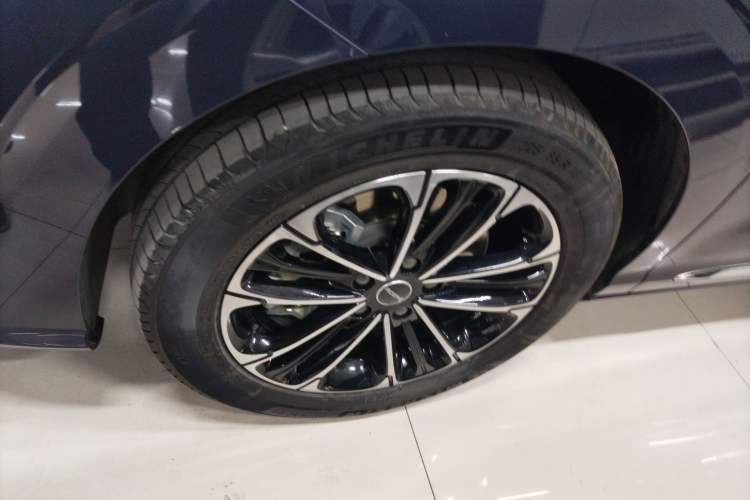 Used Roewe iMAX8 2022 400TGI Prestige Edition Exterior 4