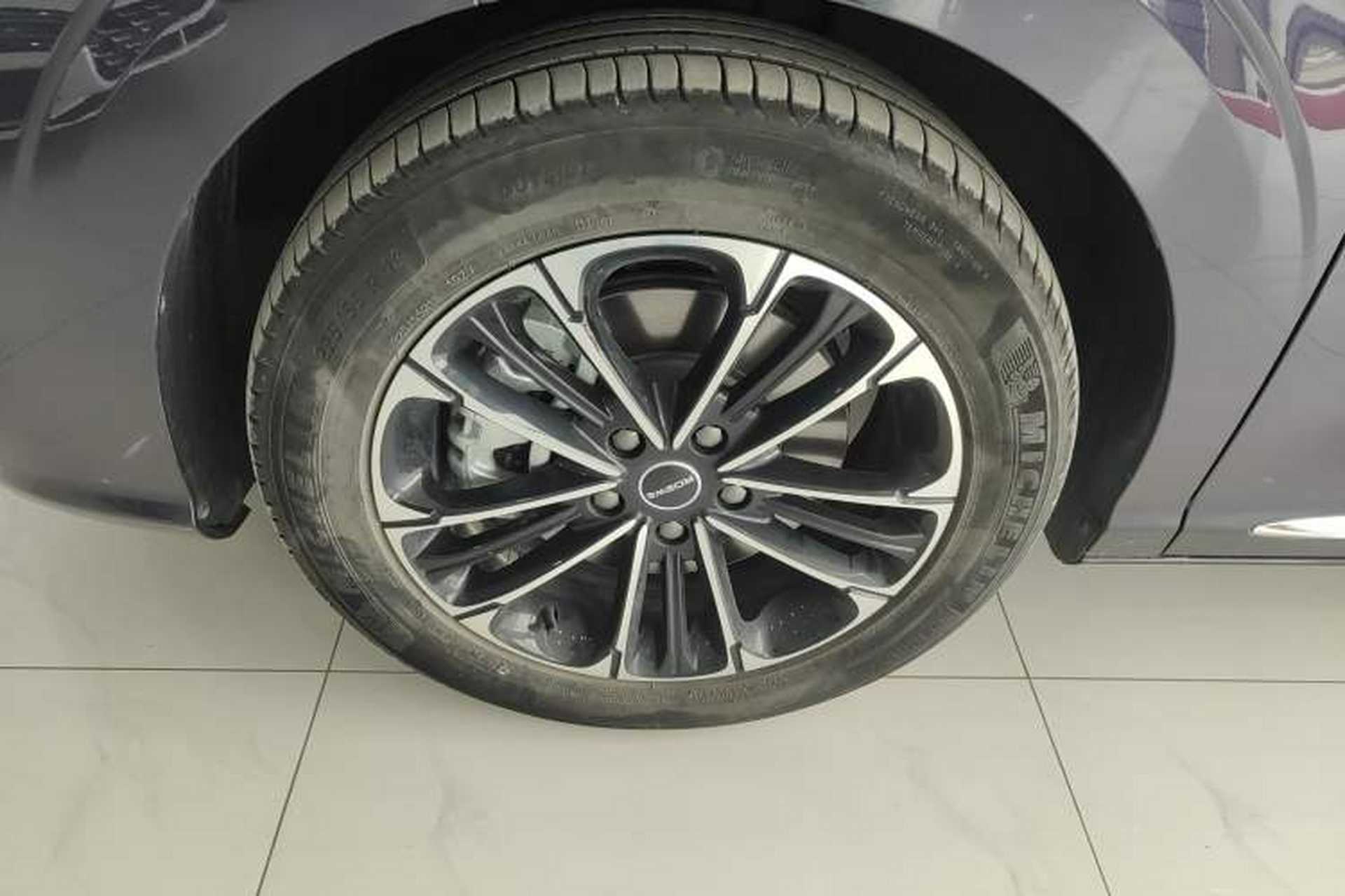 Used Roewe iMAX8 2022 400TGI Prestige Edition Exterior 4