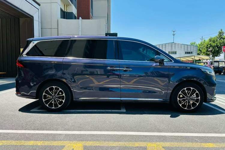 Used Roewe iMAX8 2022 400TGI Celebration Edition Exterior 4