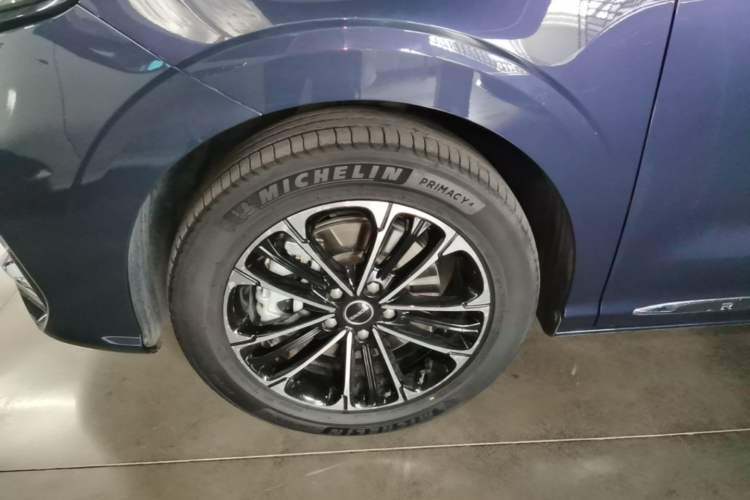 Used Roewe iMAX8 2022 400TGI Prestige Edition Exterior 4